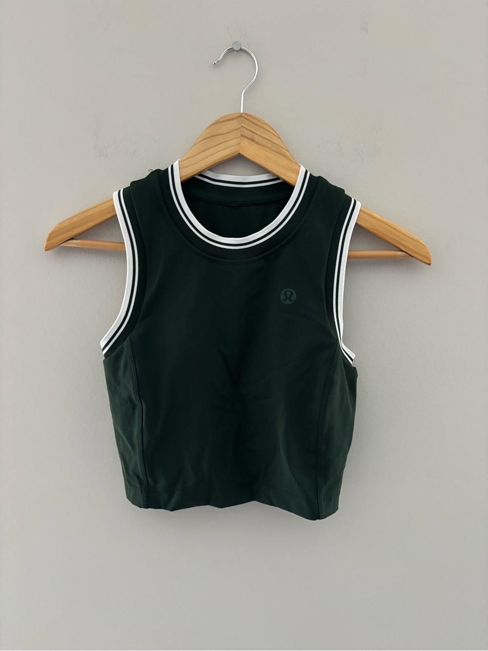Lululemon Dark Green Cropped Tank Top White Trim Athletic Top Size 4